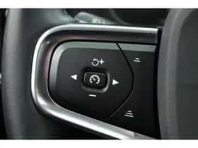Volvo XC40 (2022) thumbnail 9