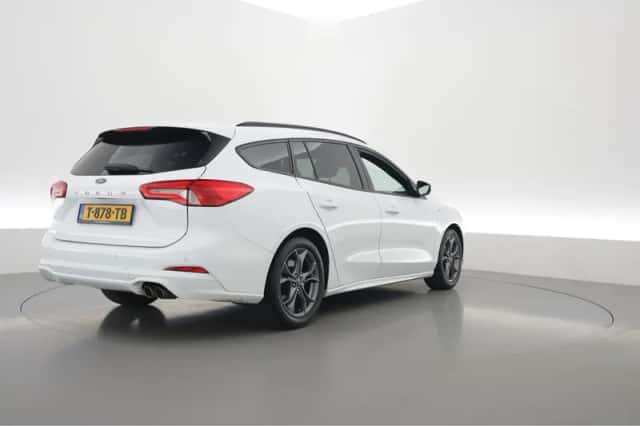 Ford Focus (2019) thumbnail 2