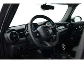 MINI Cooper (2022) thumbnail 5