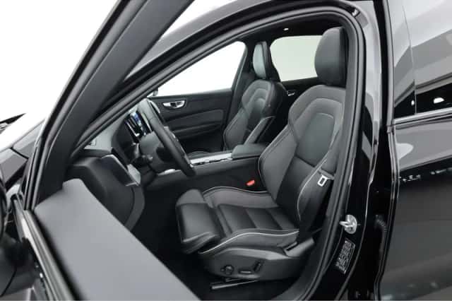 Volvo XC60 (2024) thumbnail 3