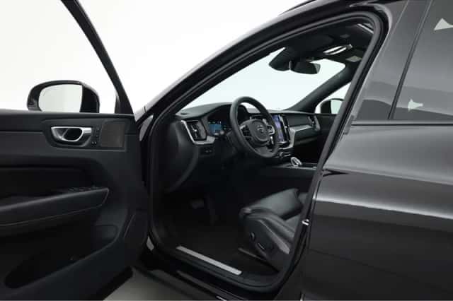 Volvo XC60 (2024) thumbnail 5