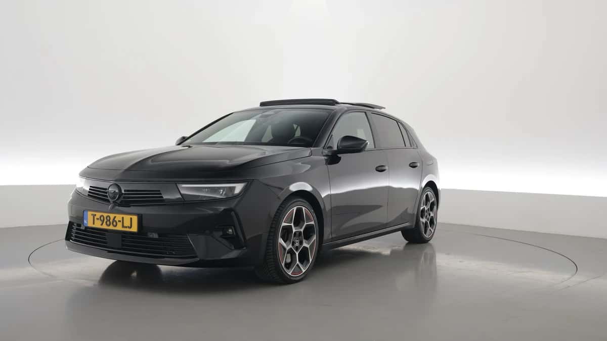 Opel Astra (2022) — foto 1