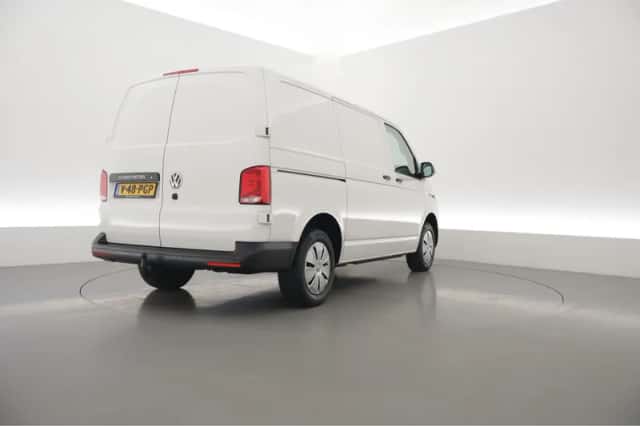 Volkswagen Transporter (2021) thumbnail 2