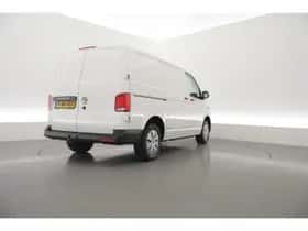 Volkswagen Transporter (2021) thumbnail 2