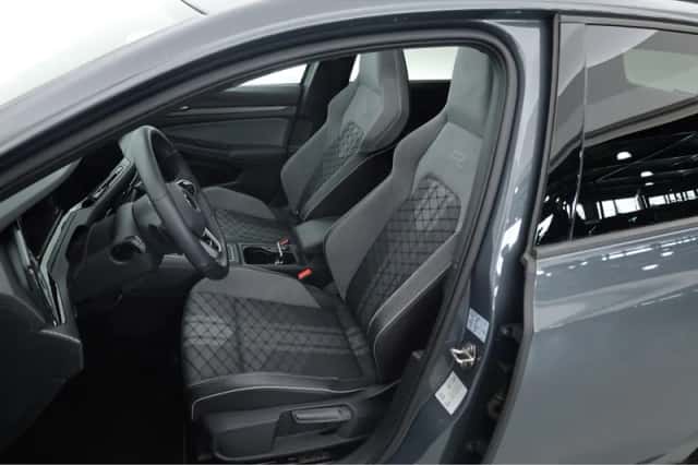 Volkswagen Golf (2021) thumbnail 3