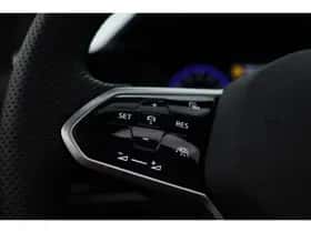 Volkswagen Golf (2021) thumbnail 8