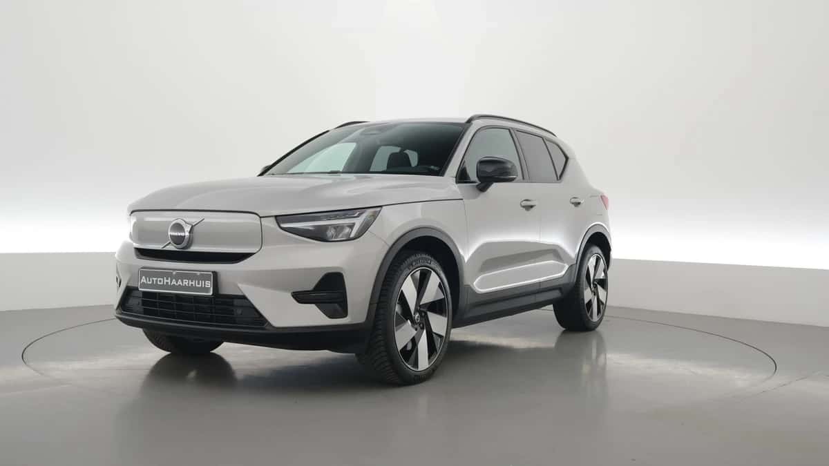 Volvo XC40 (2023) — foto 1