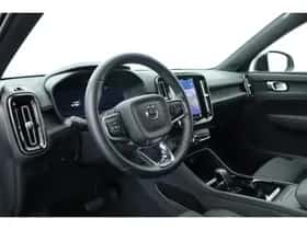 Volvo XC40 (2023) thumbnail 5