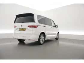 Volkswagen Multivan (2022) thumbnail 2