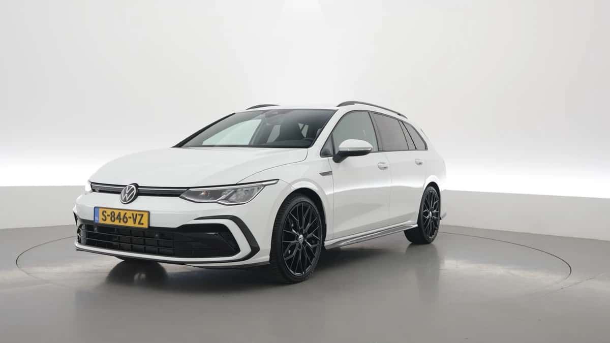 Volkswagen Golf (2022) — foto 1