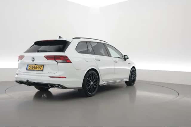Volkswagen Golf (2022) thumbnail 2