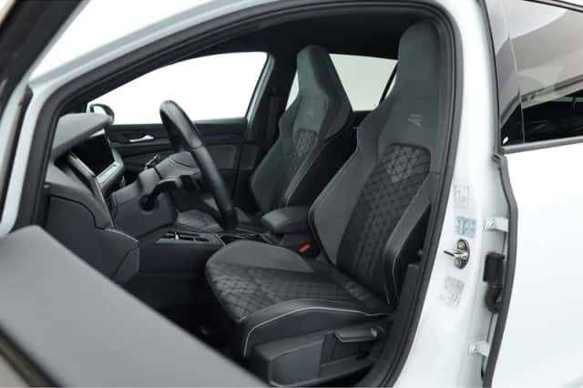 Volkswagen Golf (2022) thumbnail 3