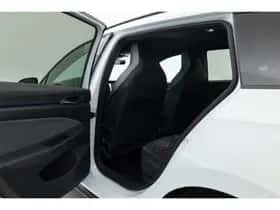 Volkswagen Golf (2022) thumbnail 36