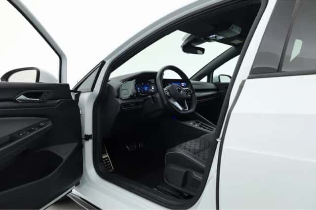 Volkswagen Golf (2022) thumbnail 6