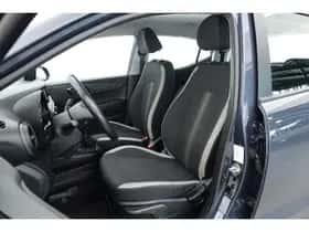 Hyundai i10 (2023) thumbnail 3