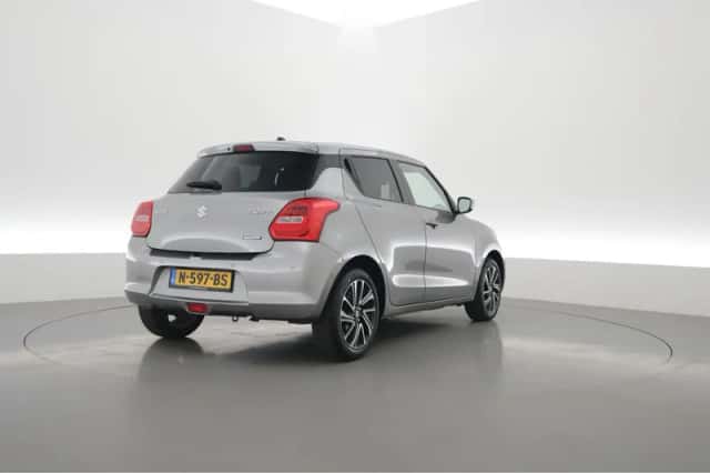 Suzuki Swift (2021) thumbnail 2