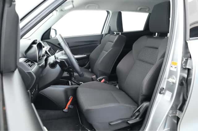 Suzuki Swift (2021) thumbnail 3