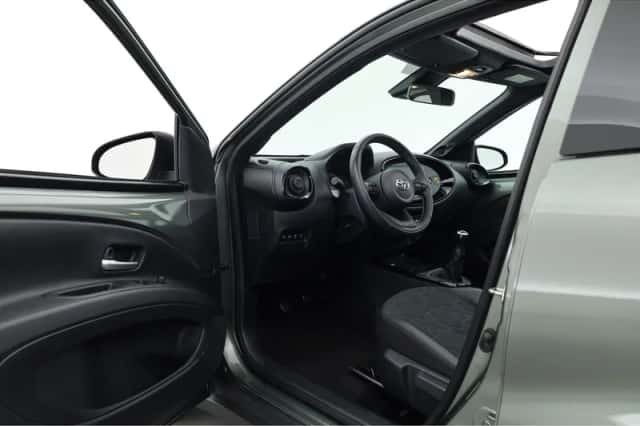 Toyota Aygo (2023) thumbnail 5