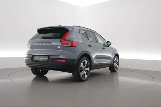 Volvo XC40 (2022) thumbnail 2