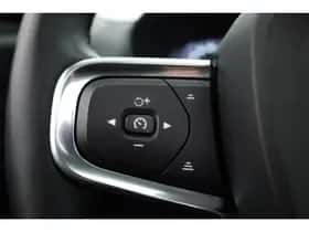 Volvo XC40 (2022) thumbnail 16