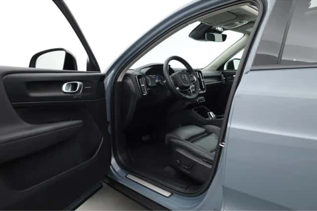 Volvo XC40 (2022) thumbnail 3
