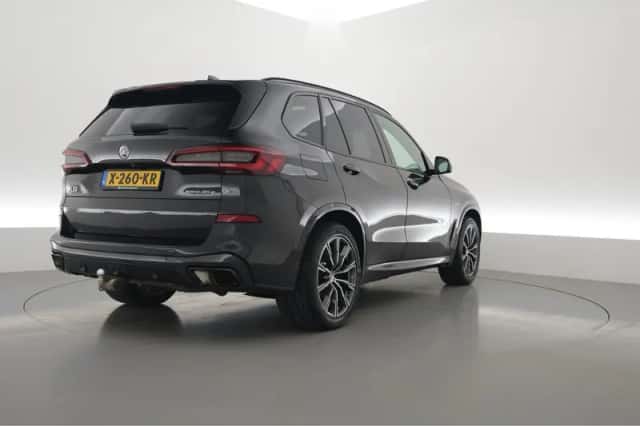 BMW X5 (2022) thumbnail 2