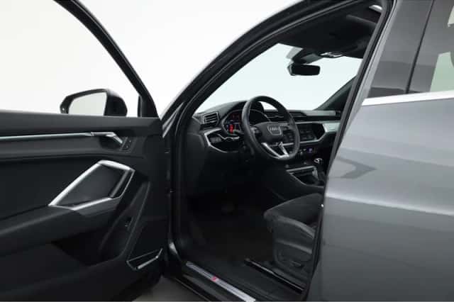 Audi Q3 (2020) thumbnail 5