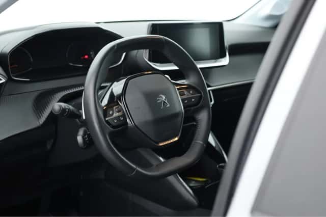 Peugeot 208 (2022) thumbnail 5
