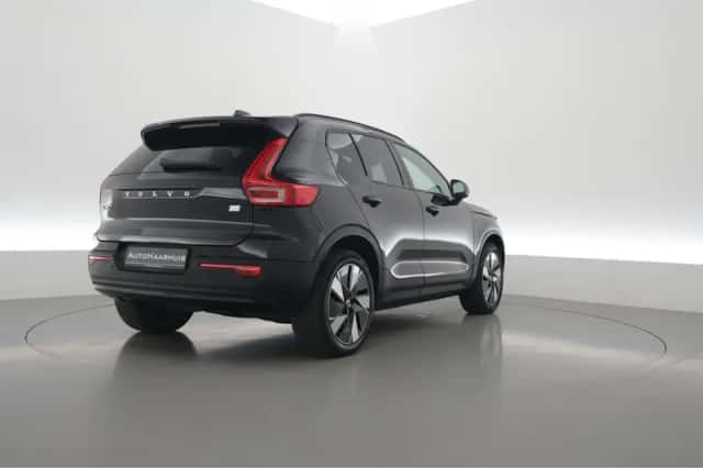 Volvo XC40 (2023) thumbnail 2