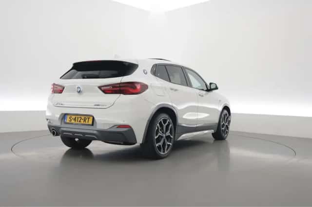 BMW X2 (2022) thumbnail 2
