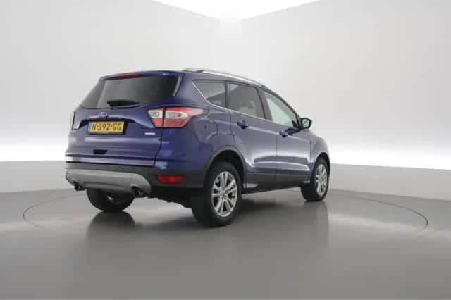 Ford Kuga (2017) thumbnail 2