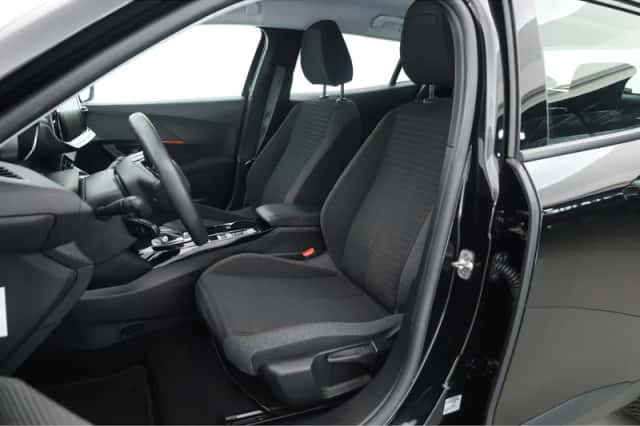 Peugeot e-2008 (2021) thumbnail 3