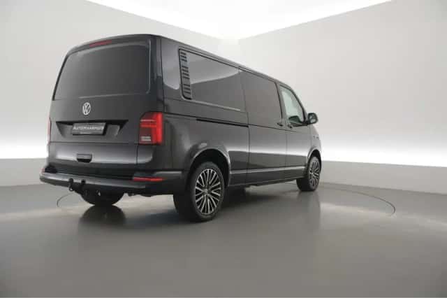 Volkswagen Transporter (2023) thumbnail 2