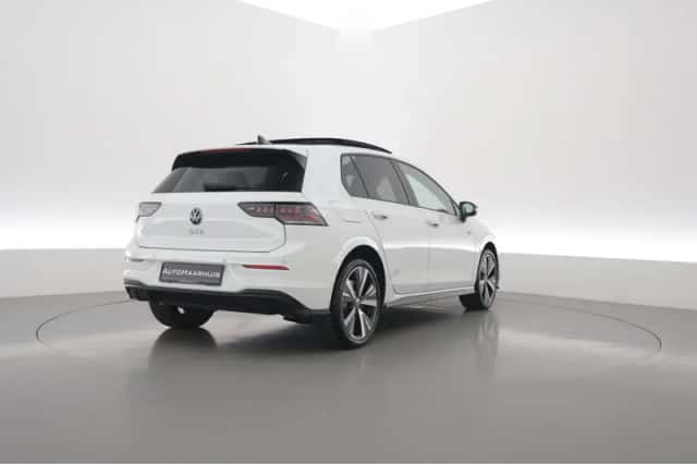 Volkswagen Golf (2026) thumbnail 2
