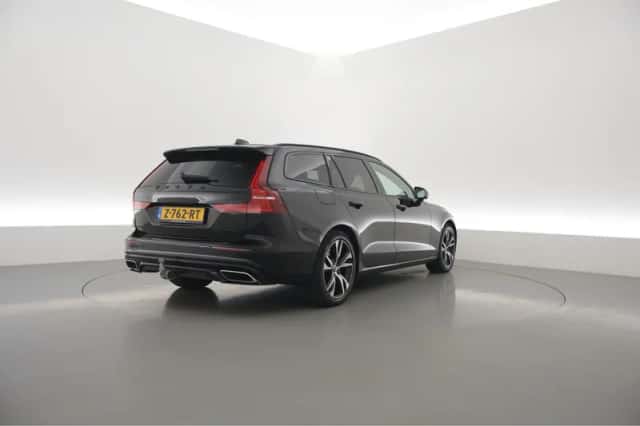 Volvo V60 (2021) thumbnail 2