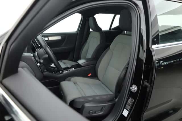 Volvo XC40 (2022) thumbnail 3
