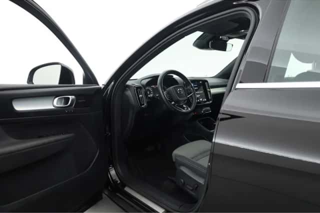 Volvo XC40 (2022) thumbnail 5