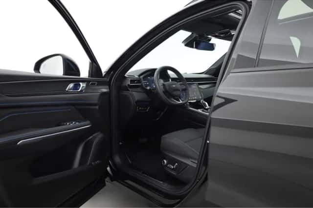 Lynk & Co 01 (2025) thumbnail 5