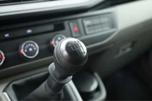 Volkswagen Transporter (2022) thumbnail 6