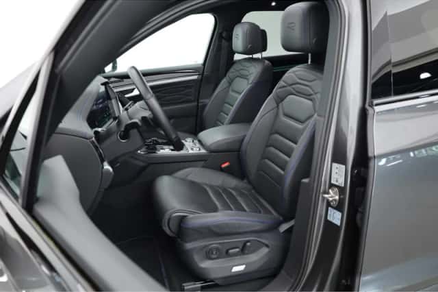 Volkswagen Touareg (2024) thumbnail 3