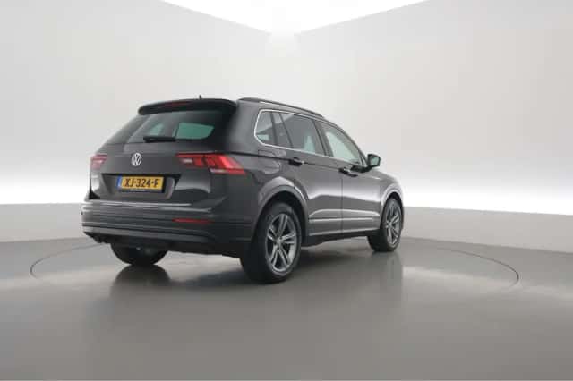Volkswagen Tiguan (2019) thumbnail 2