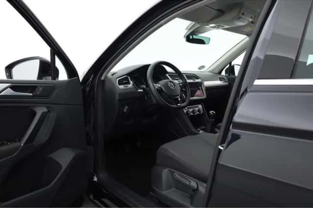 Volkswagen Tiguan (2019) thumbnail 5