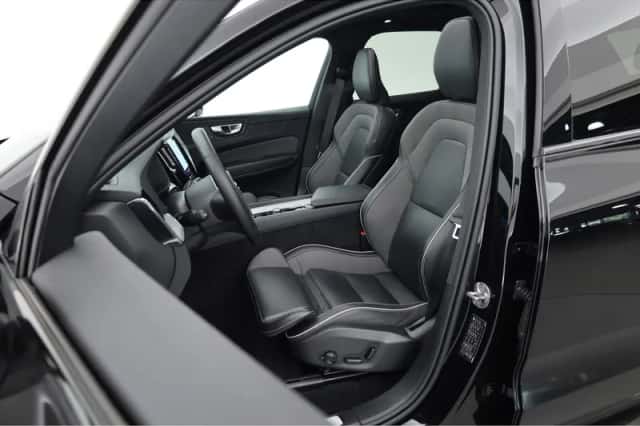 Volvo XC60 (2024) thumbnail 3