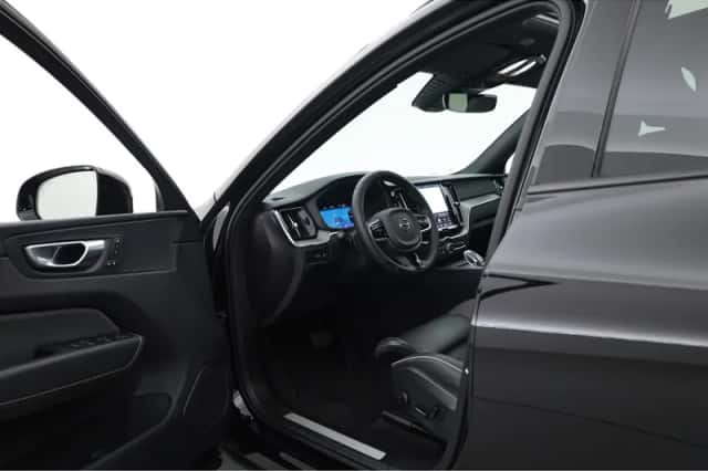 Volvo XC60 (2024) thumbnail 5