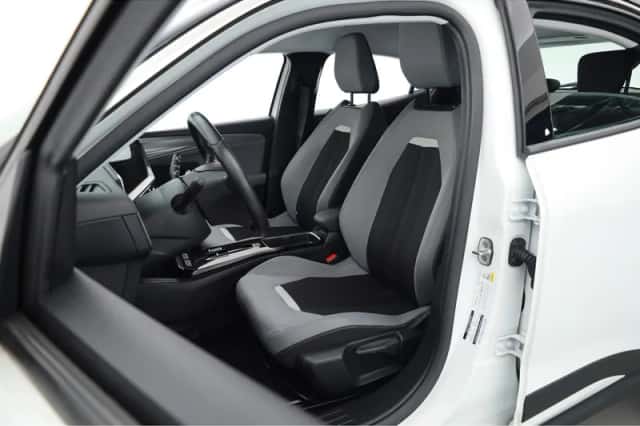 Opel Mokka-e (2022) thumbnail 3
