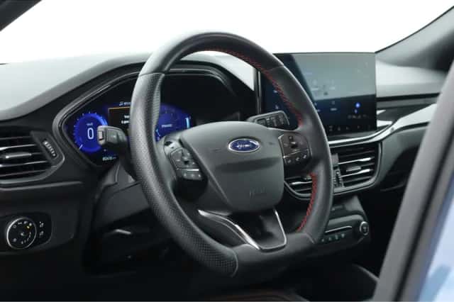Ford Focus (2022) thumbnail 5