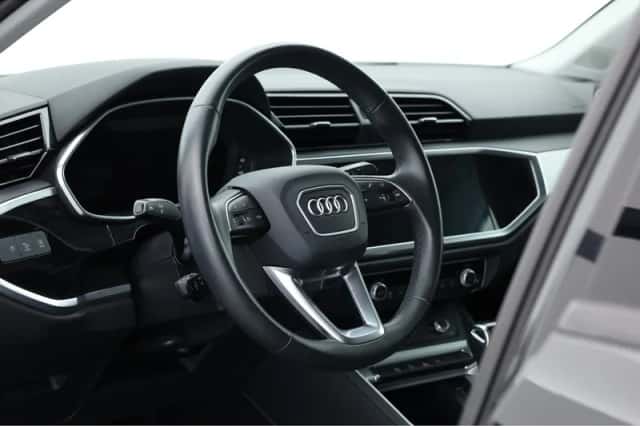 Audi Q3 (2022) thumbnail 5