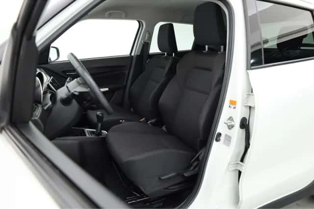Suzuki Swift (2020) thumbnail 3