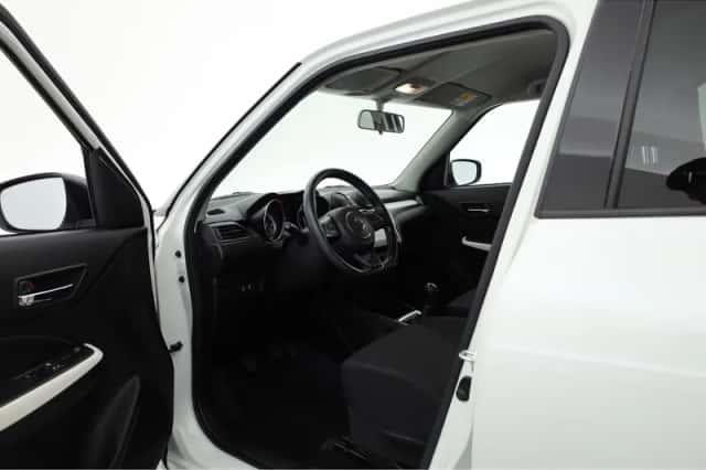 Suzuki Swift (2020) thumbnail 5