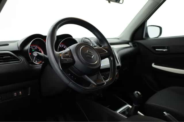 Suzuki Swift (2020) thumbnail 6